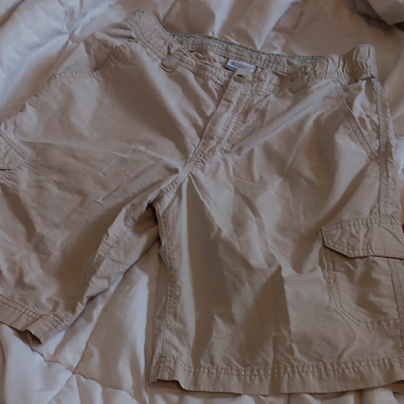 Columbia Mens Tan Cargo Shorts‎ with Belt Loops and Mid-Length Design - Picture 1 of 9